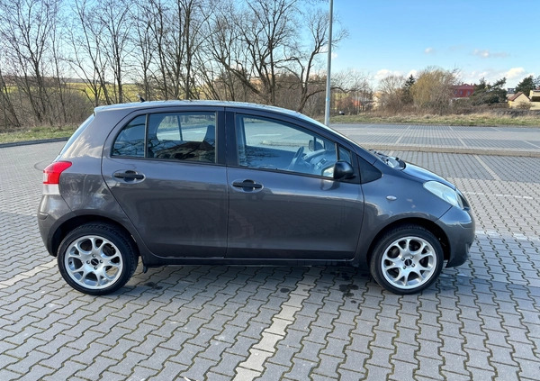 Toyota Yaris cena 16000 przebieg: 208675, rok produkcji 2010 z Luboń małe 56